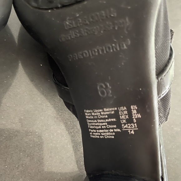 PREDICTIONS SLIP IN BLACK 2” HEELS. Buckle accent. Size 6.5. - Picture 3 of 7